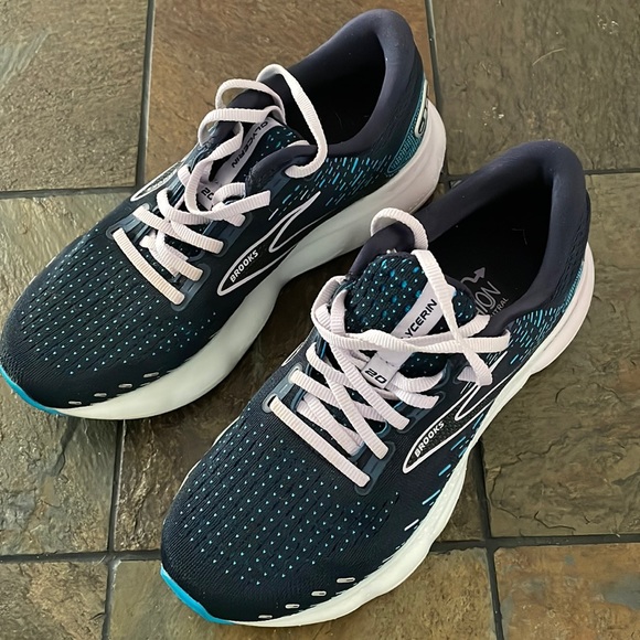 Brooks Athletic Shoes- Cushion Neutral- Navy with Teal dots- size 8 - Picture 5 of 15